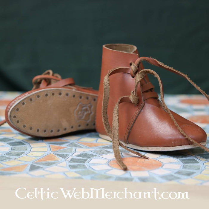 Children's shoes, 15th century, brown