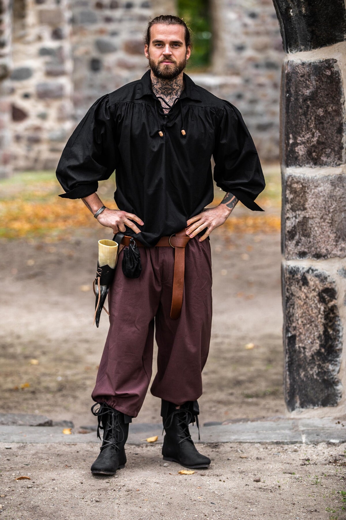 Venetians Charles, Renaissance Three-Quarter Trousers, brown