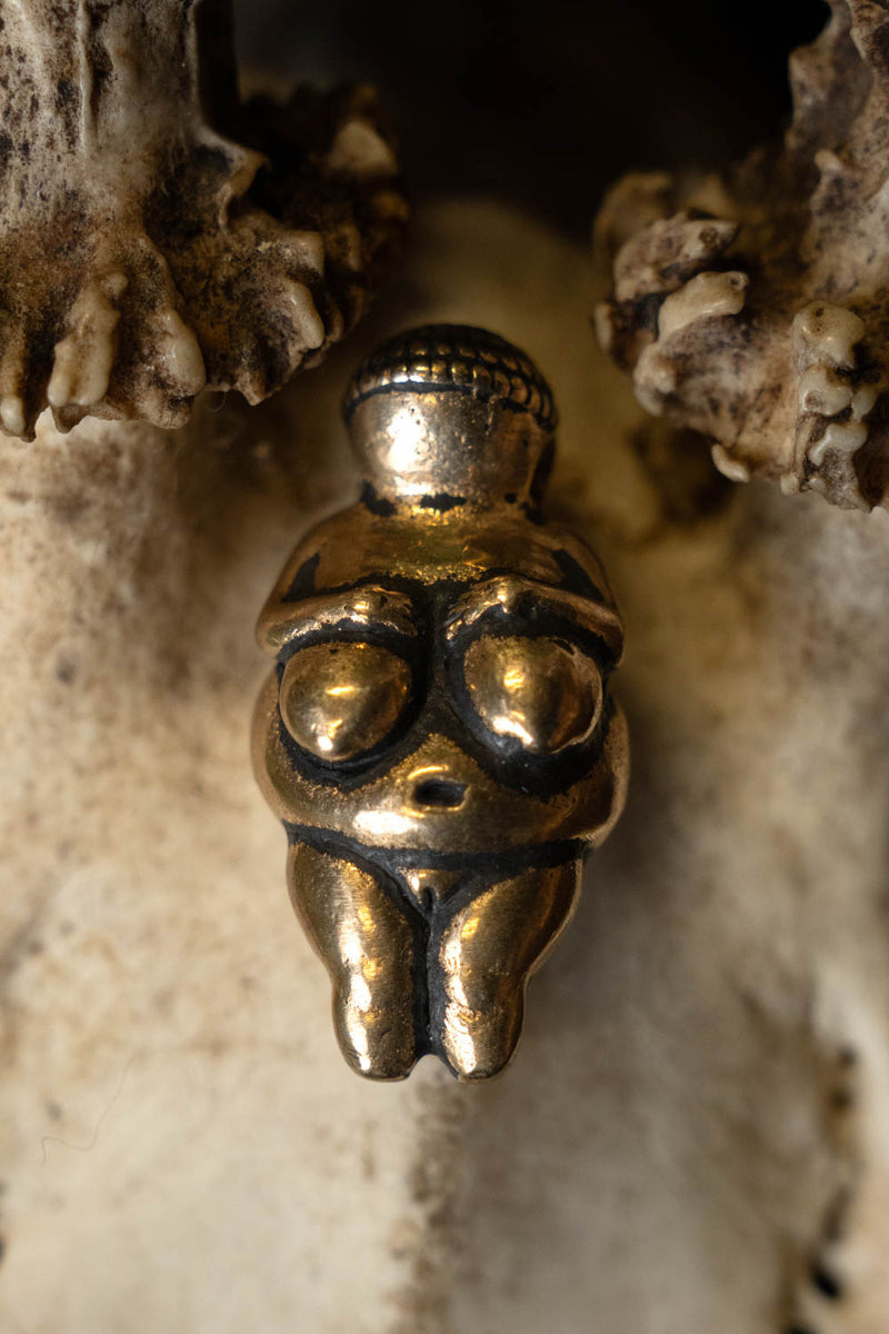 Amulet moedergodin Willendorf, brons