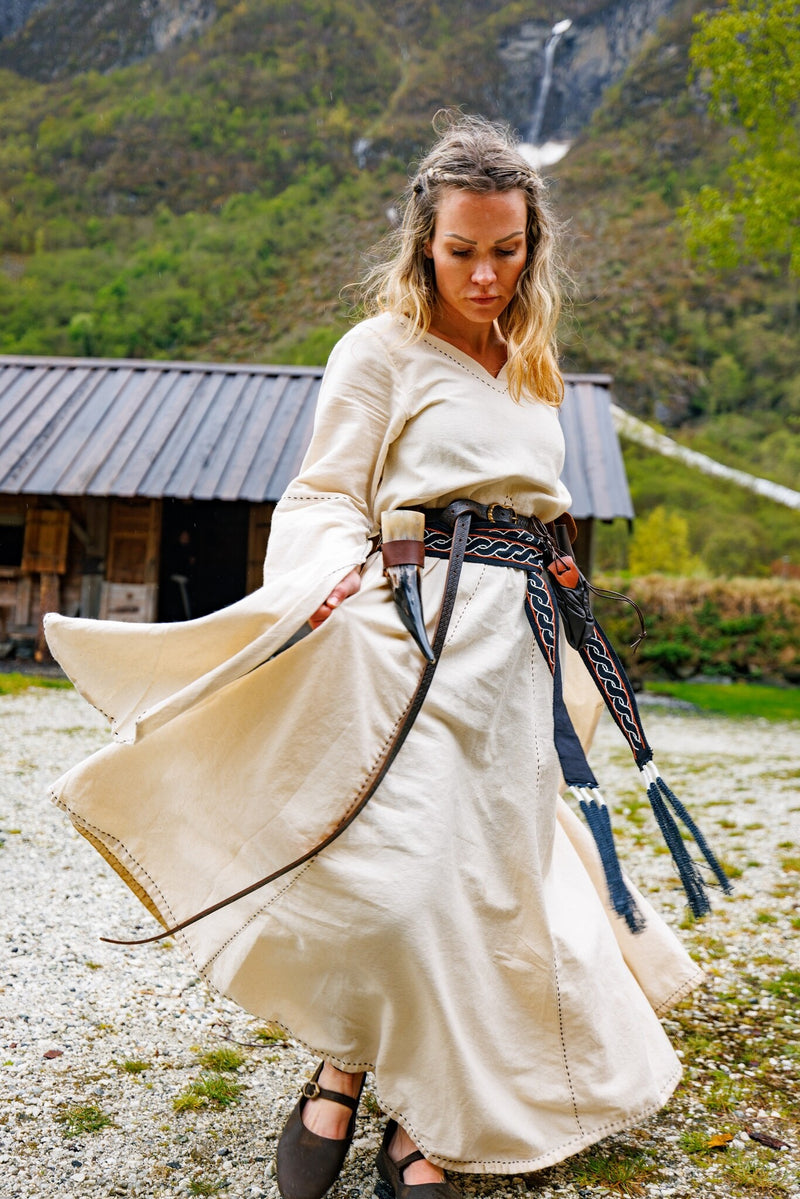 Medeltida klänning Begina, naturfärgad