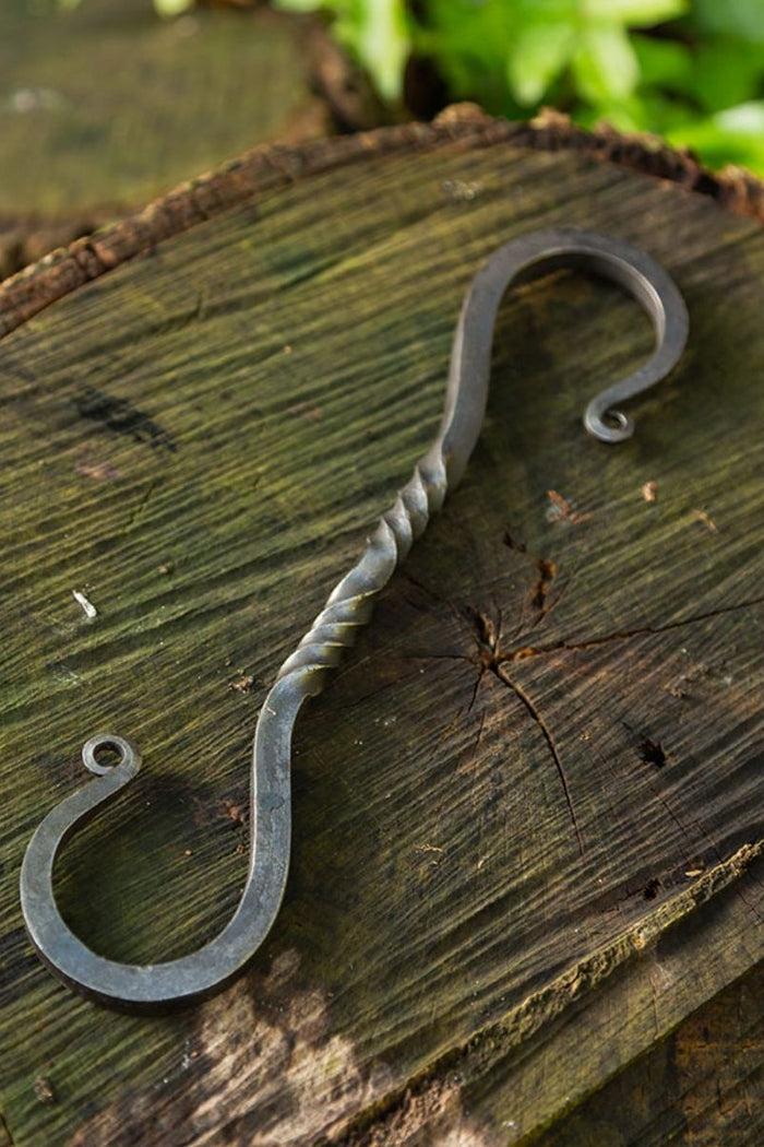 Hand-forged S-hook Gudrun twisted steel