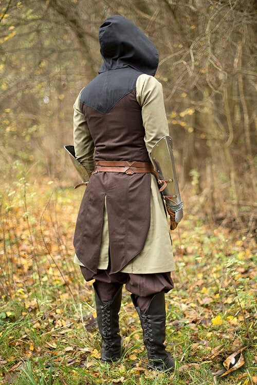 Sleeveless coat Assassins Creed, brown-black