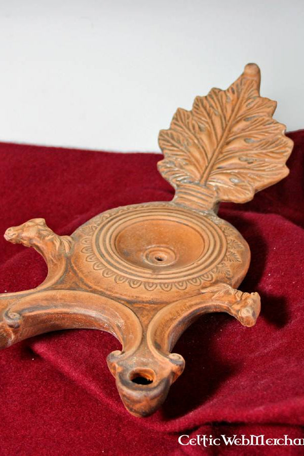Double Roman oil lamp with palmet