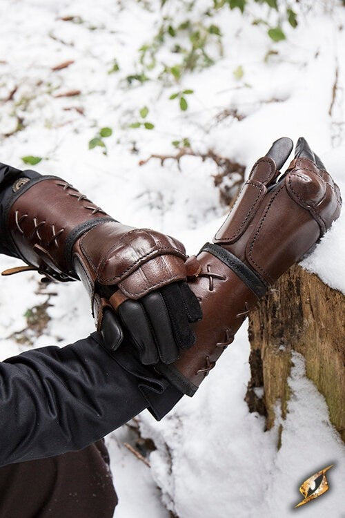 Leather gauntlet, Right hand