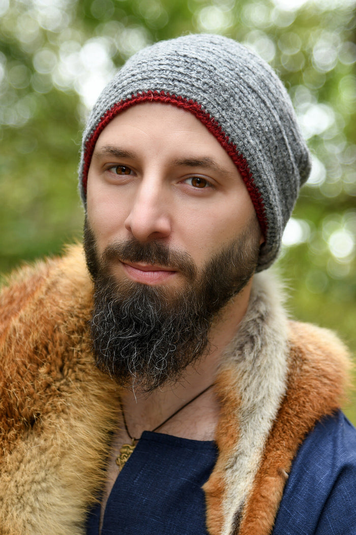 Crocheted cap, 100% wool, grey - wine red