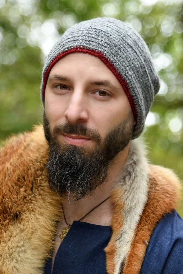 Crocheted cap, 100% wool, grey - wine red