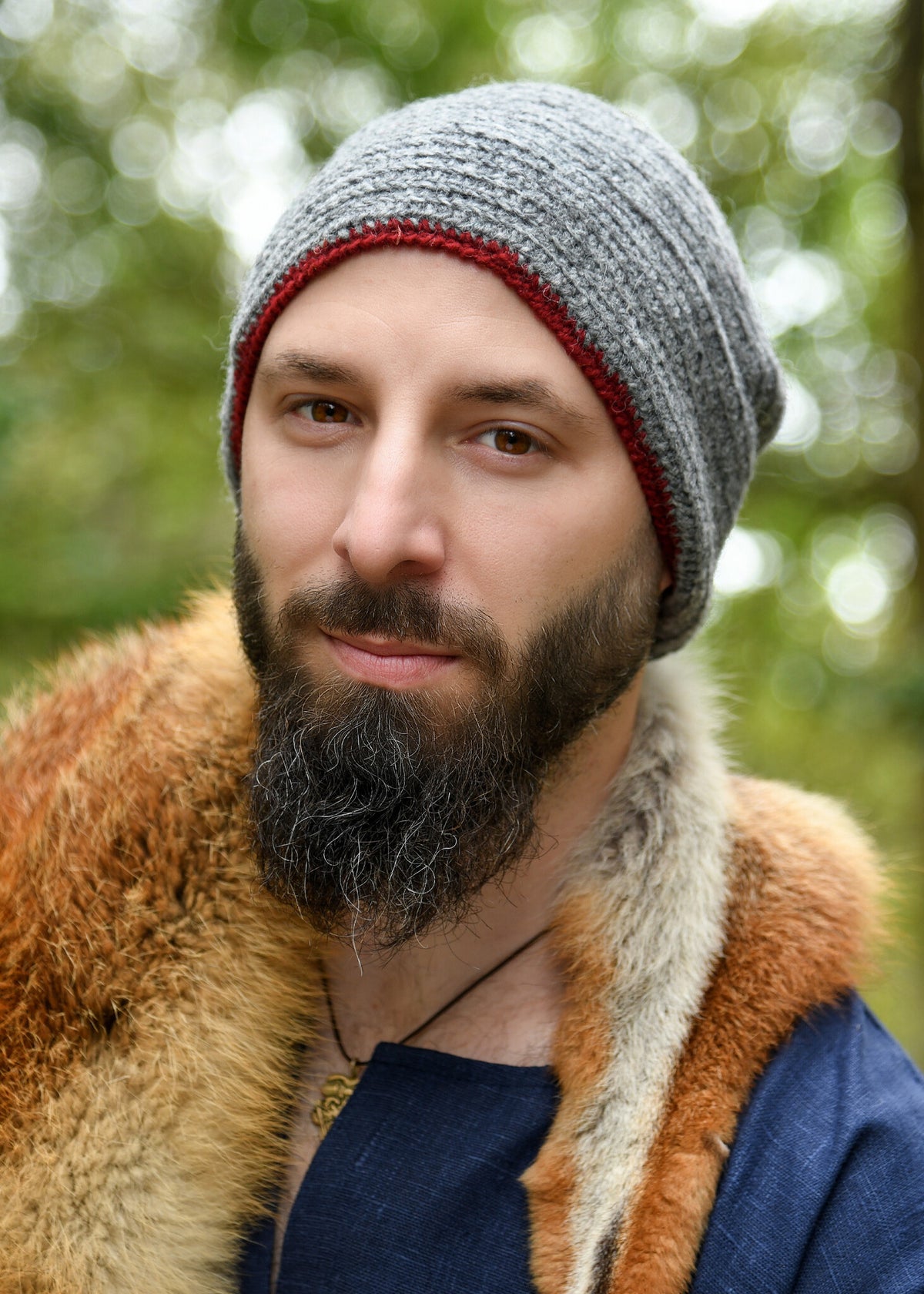 Crocheted cap, 100% wool, grey - wine red