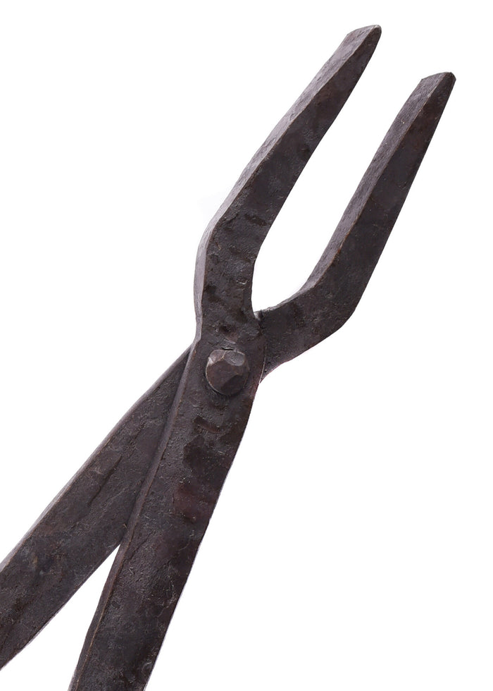 Large iron pincer