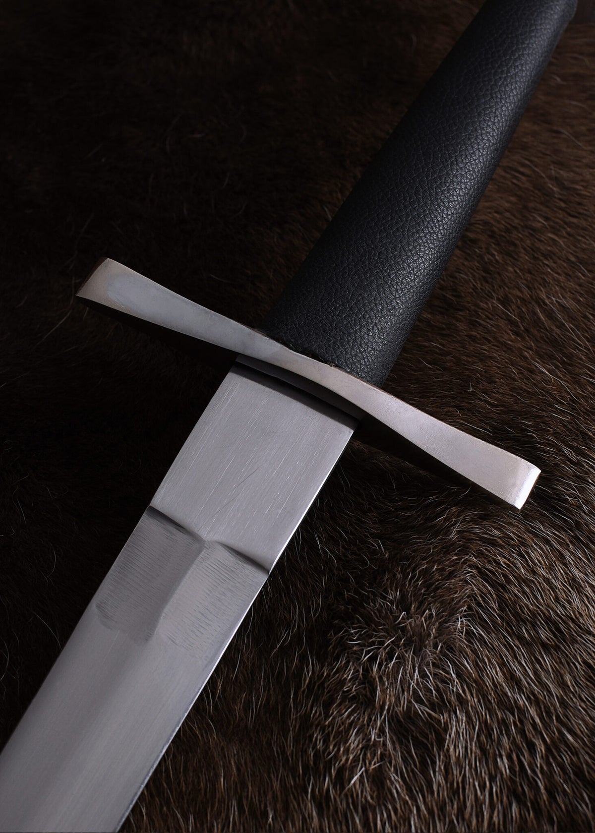 Medieval single-handed sword, semi-sharp