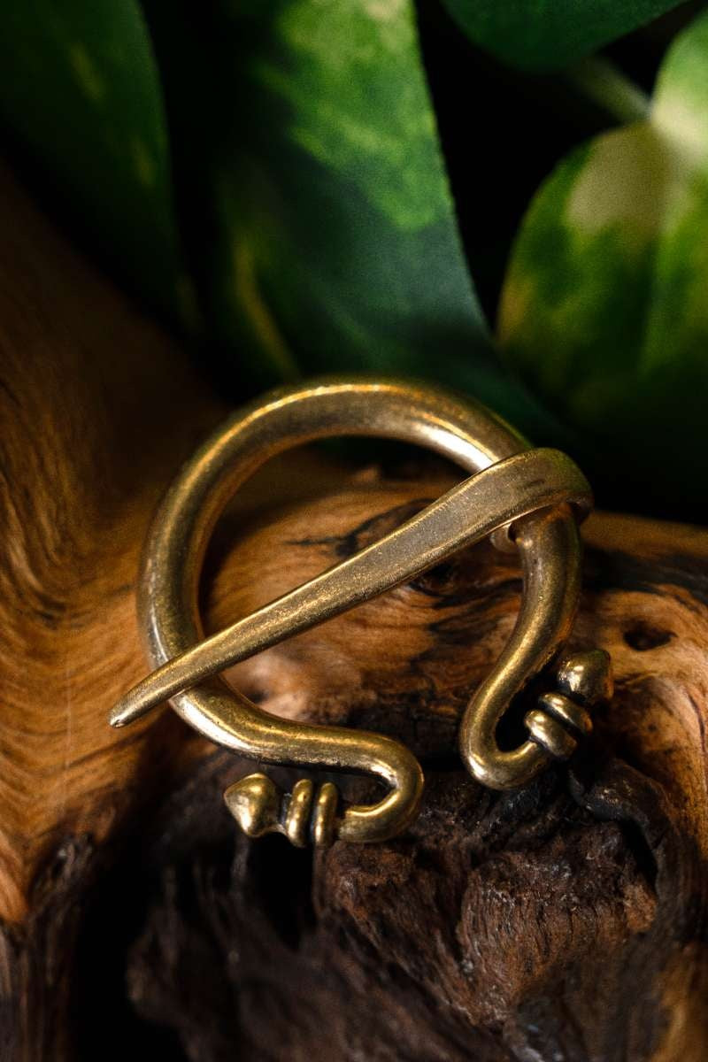 Small Roman Omega brooch, bronze