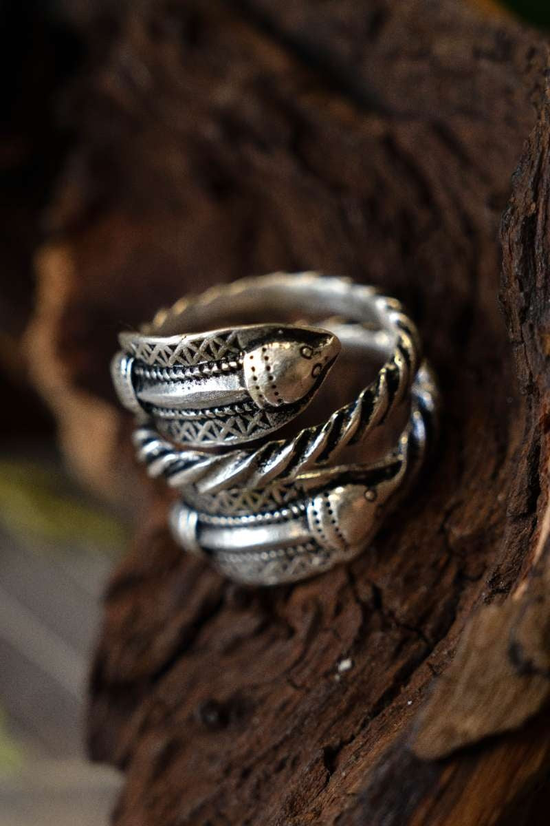 Germański pierścień z epoki żelaza Naustdal, posrebrzany brąz