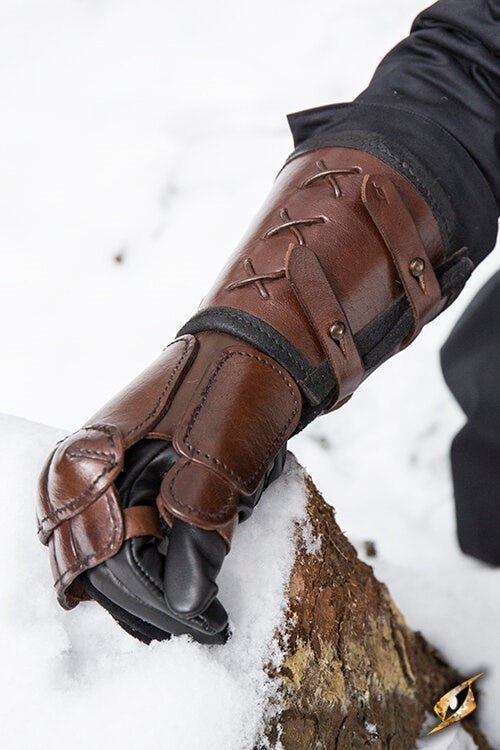 Leather gauntlet, Right hand