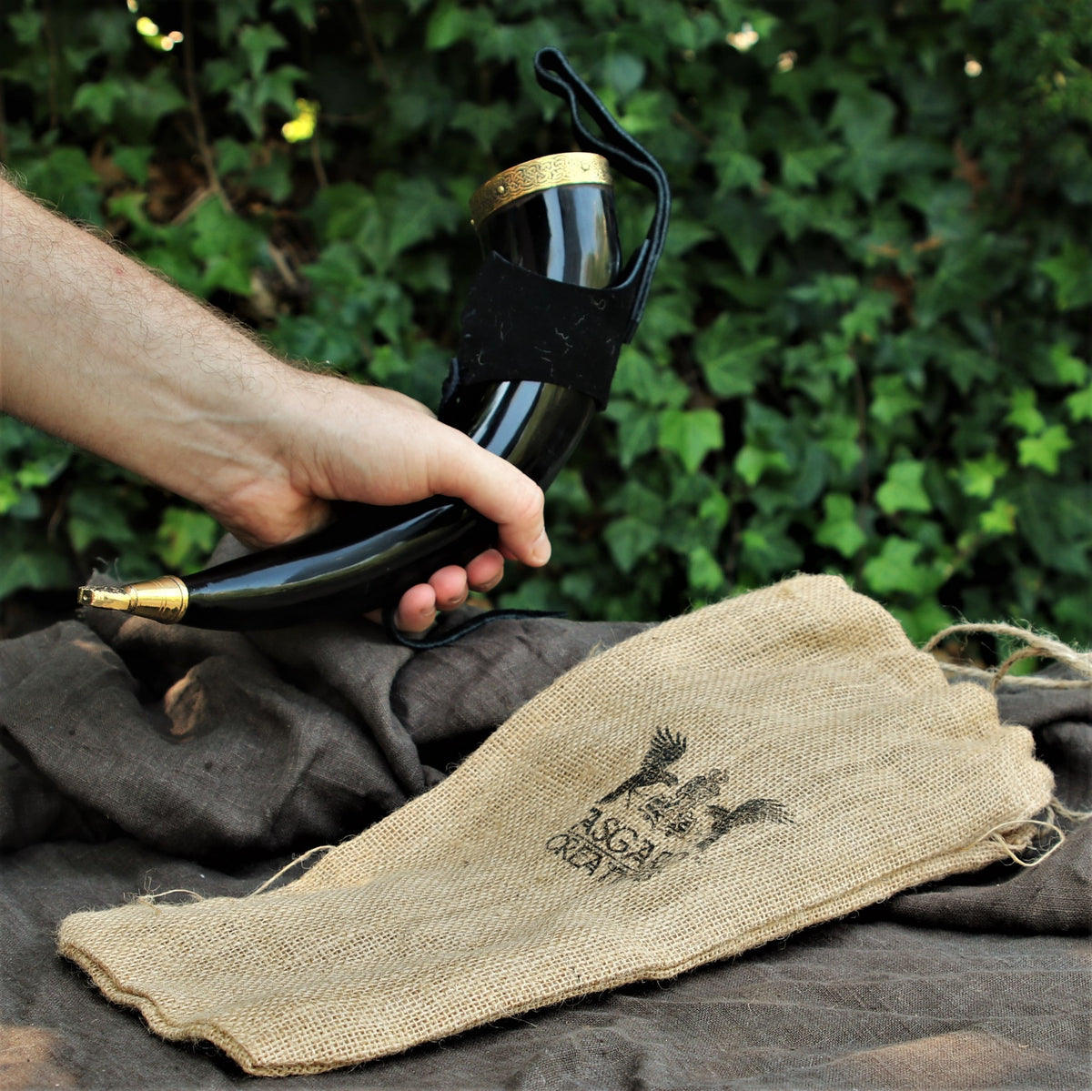 Drinking horn Rollo with leather holder, 200-300 ml