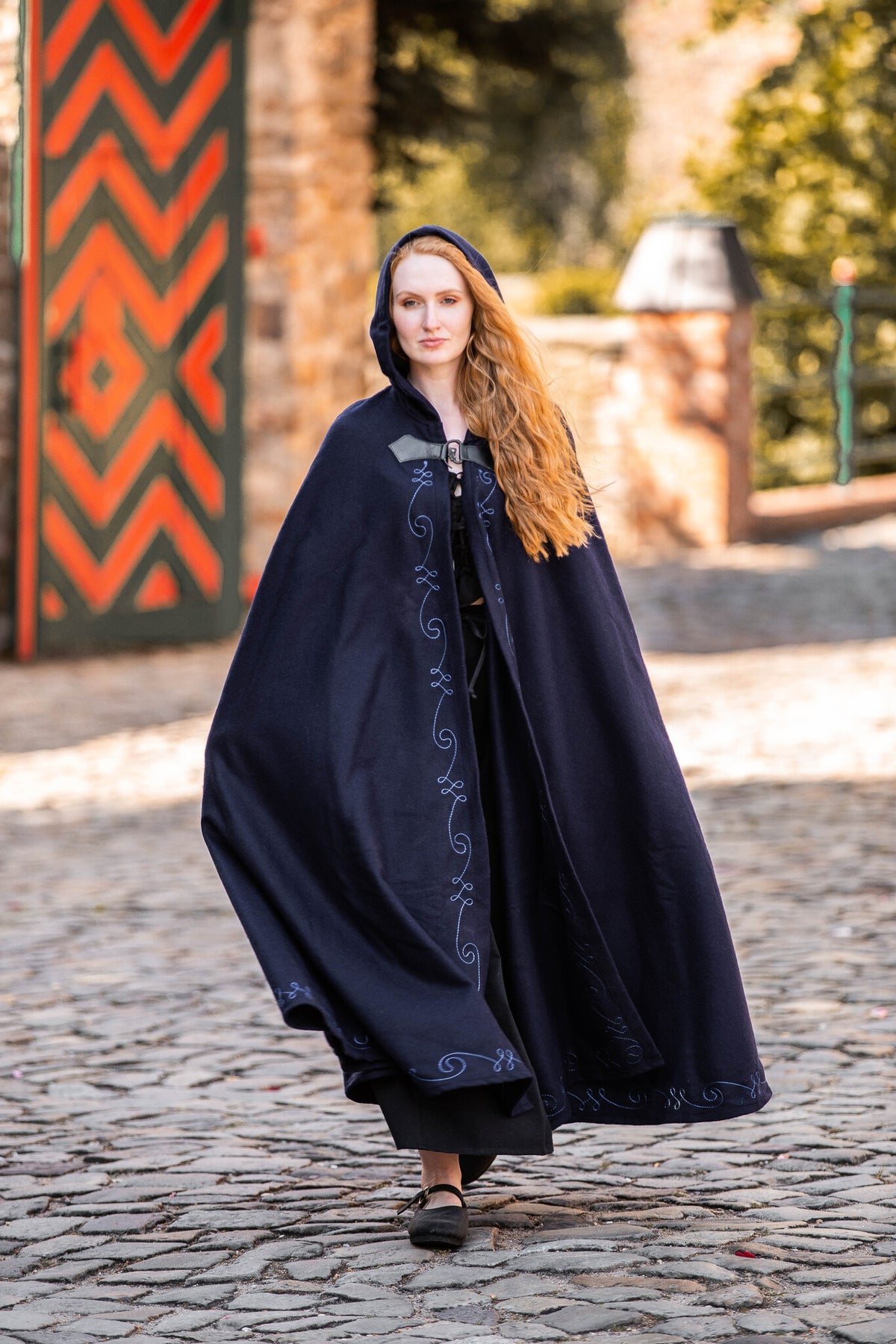 Embroidered cloak Damia with clasp, wool blend, blue