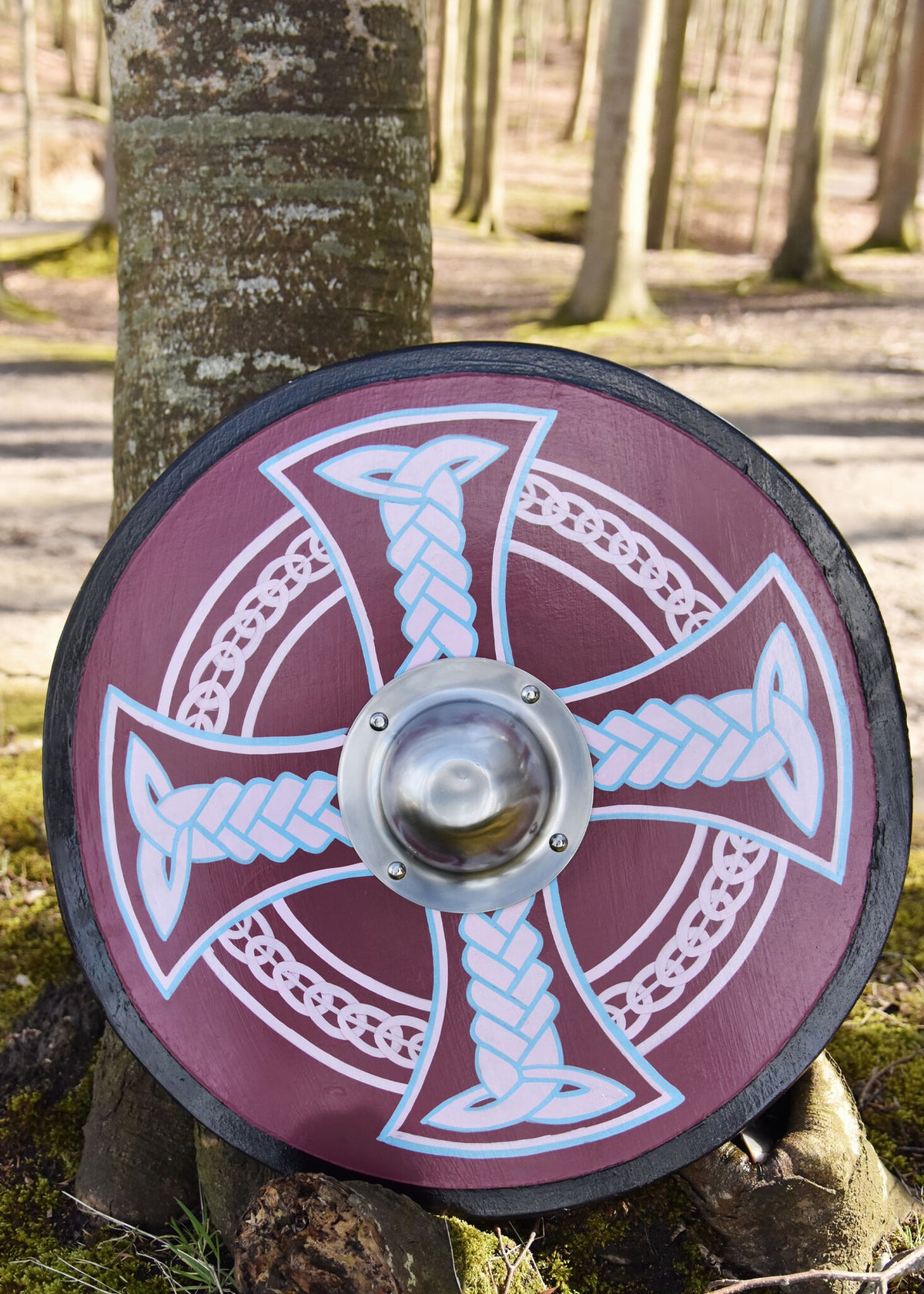 Round shield with Celtic cross