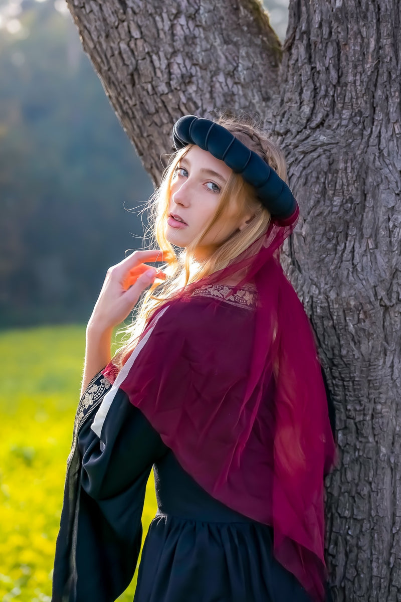 Jomfrukrans, sort-rød