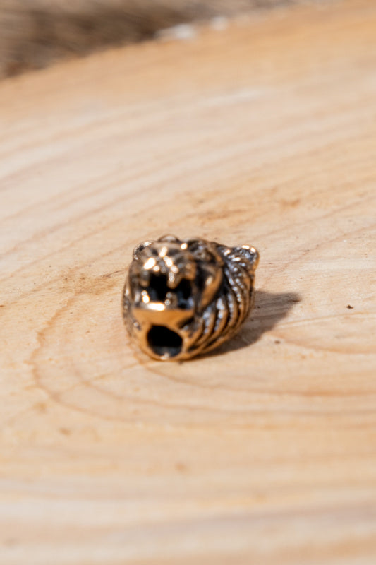 Beard bead lion, bronze
