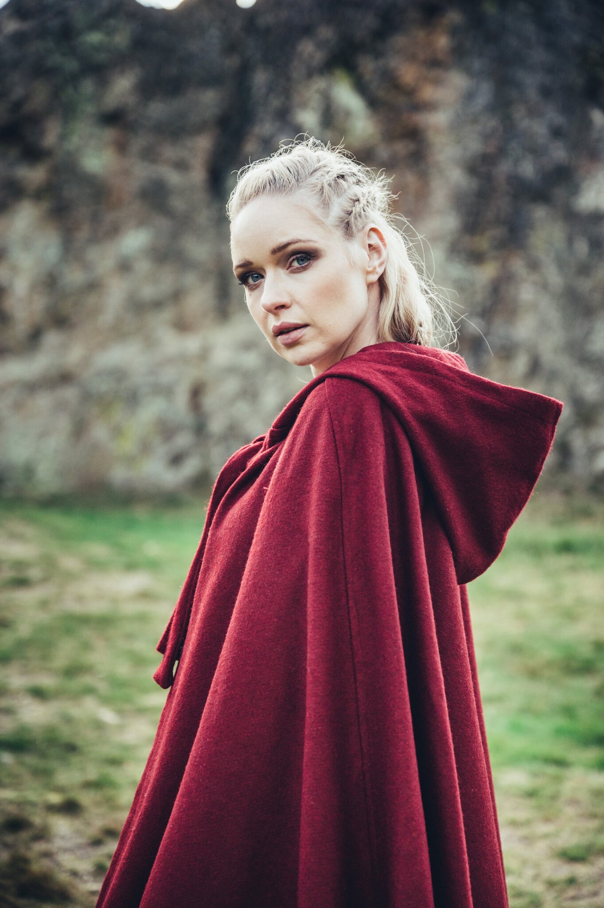 Medieval cloak Karen red, wool mix