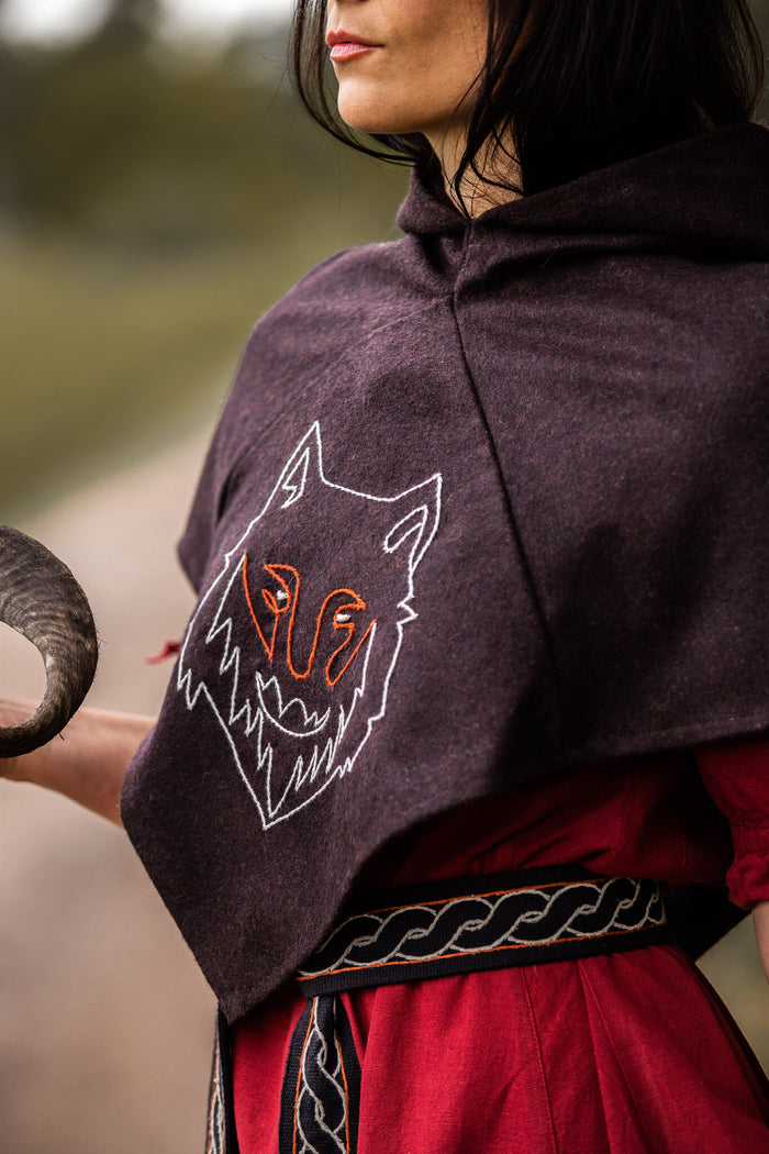 Skjoldehamm hood Halfdan with wolf, brown, wool mix