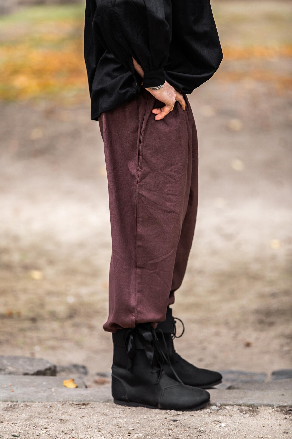 Venetians Charles, Renaissance Three-Quarter Trousers, brown