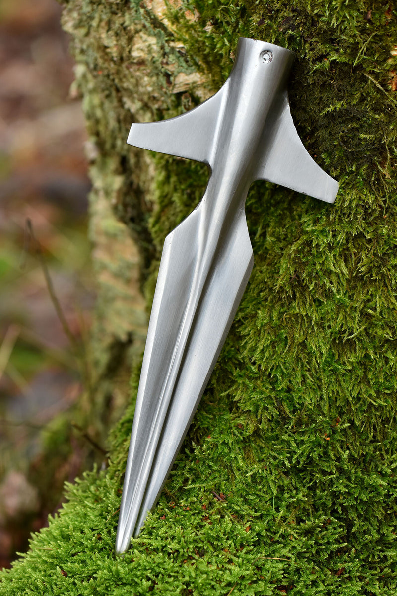 Tidigt medeltida vingad spjutspets, ca 28,5 cm, halvscharp