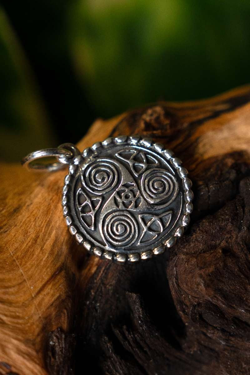 Keltischer Anhänger Triskelion mit Spiralen, Sterlingsilber