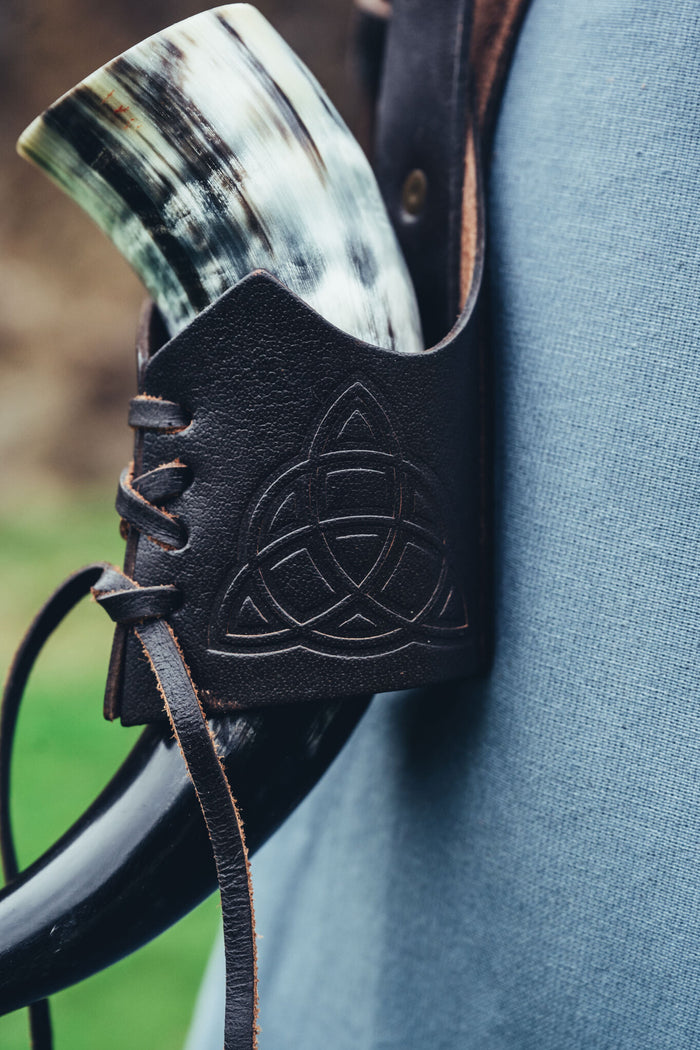 Drinking horn holder Triquetra, dark brown