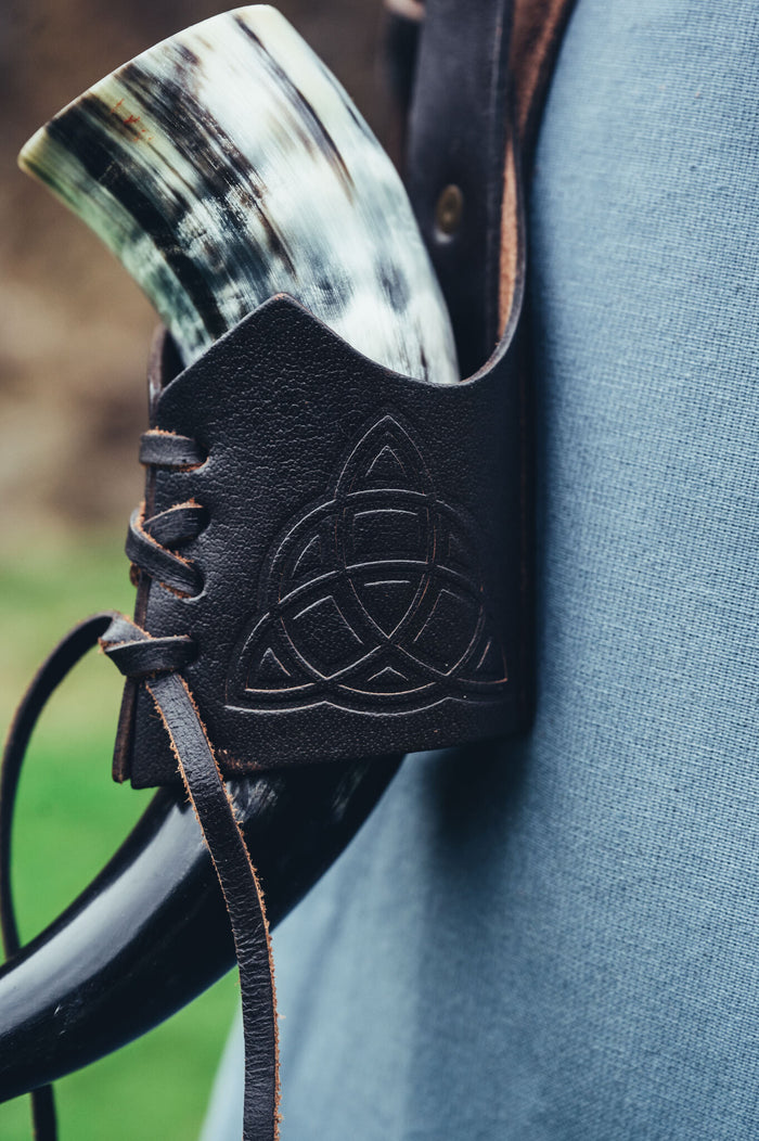 Drinking horn holder Triquetra, dark brown
