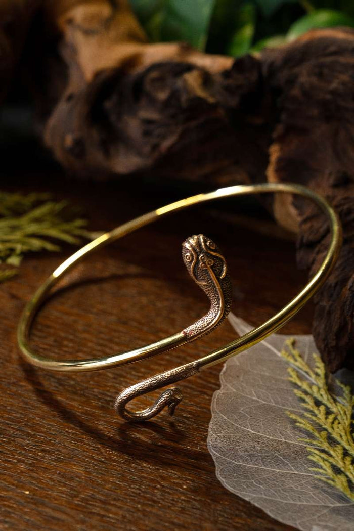 Roman upper arm bracelet with snake Herculaneum, bronze