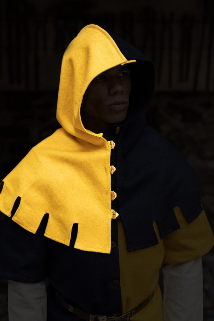 Cowl Dangereuse, right side, yellow, wool mix