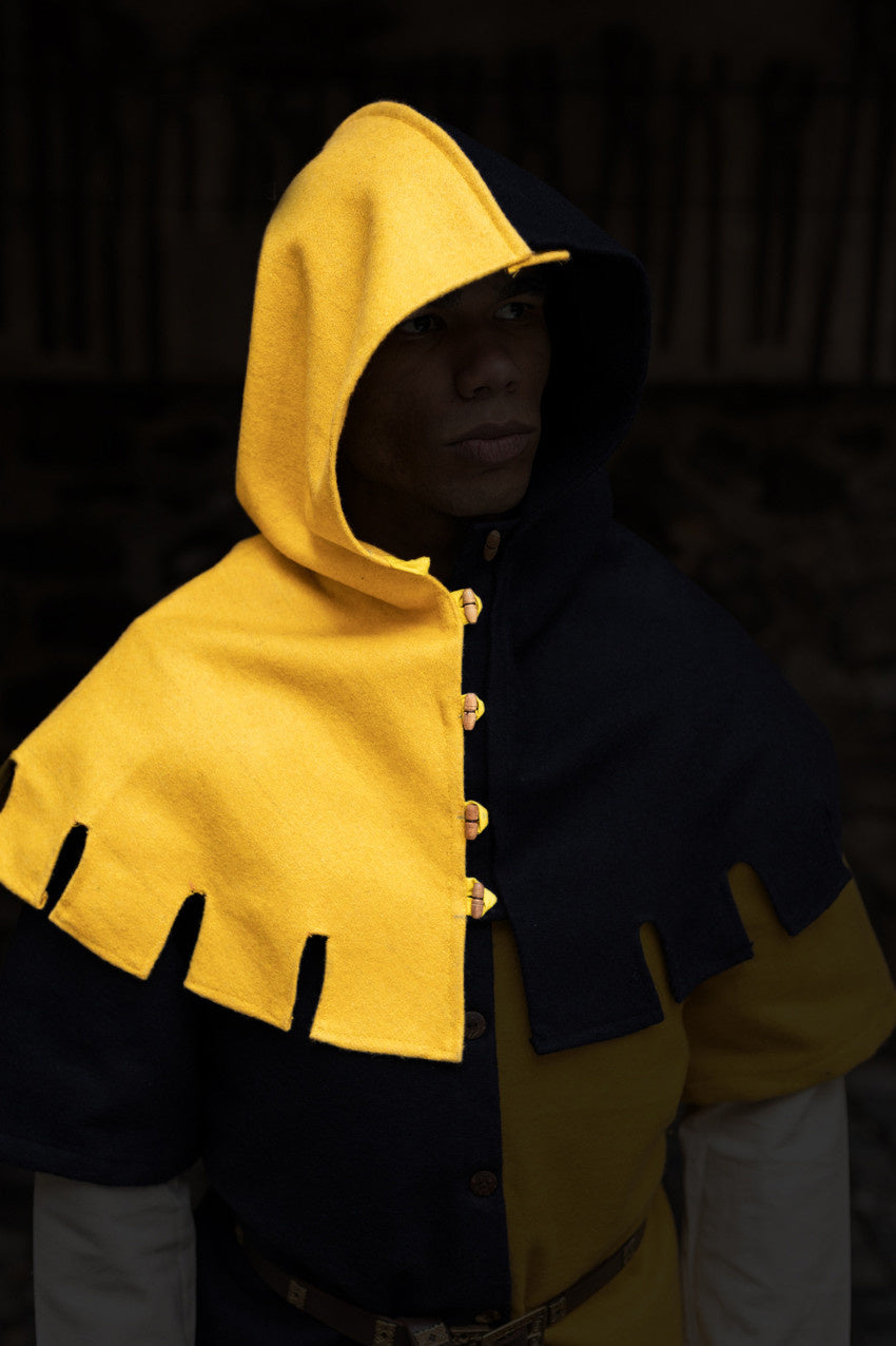 Cowl Dangereuse, right side, yellow, wool mix