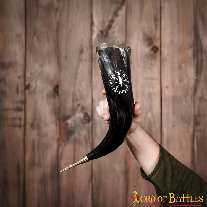 Drinking horn with vegvisir and brass fittings, 300-500 ml