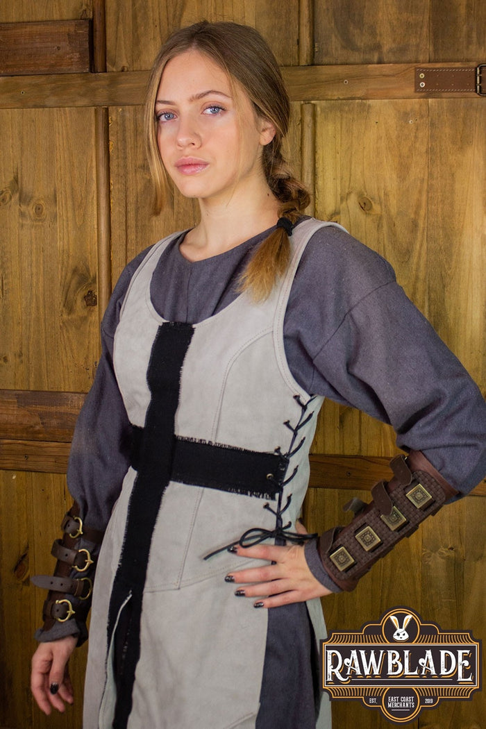Cross knight tabard, woman - grey/black
