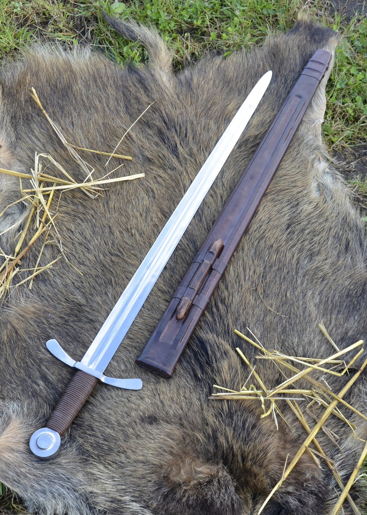 Medieval crusader sword, blunt (battle-ready)