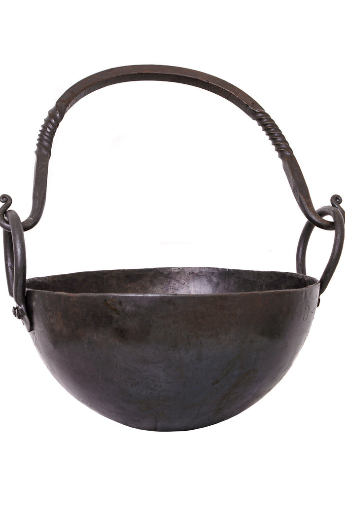 Pan with hinge
