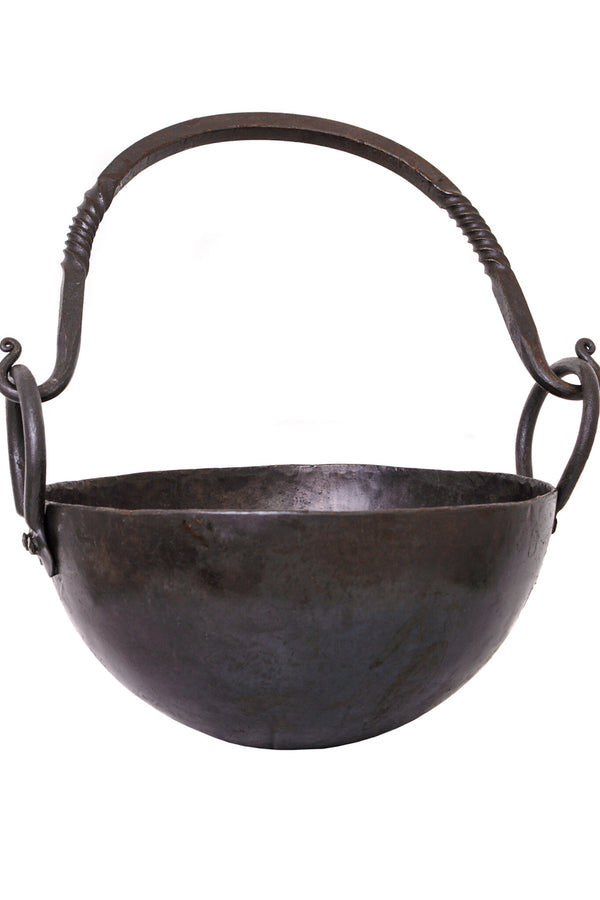 Pan with hinge