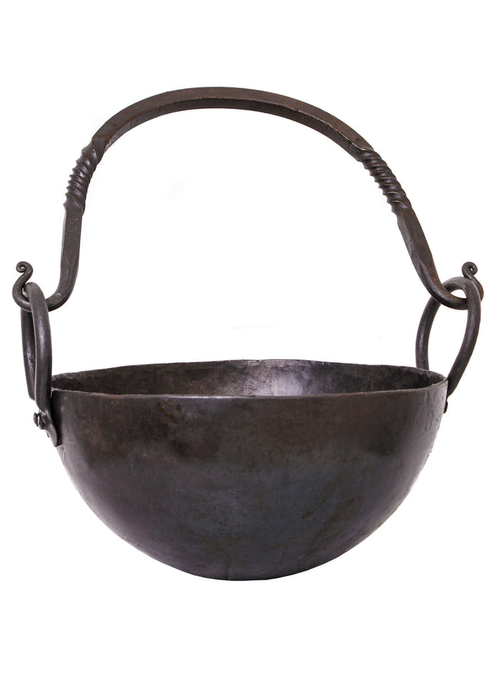Pan with hinge