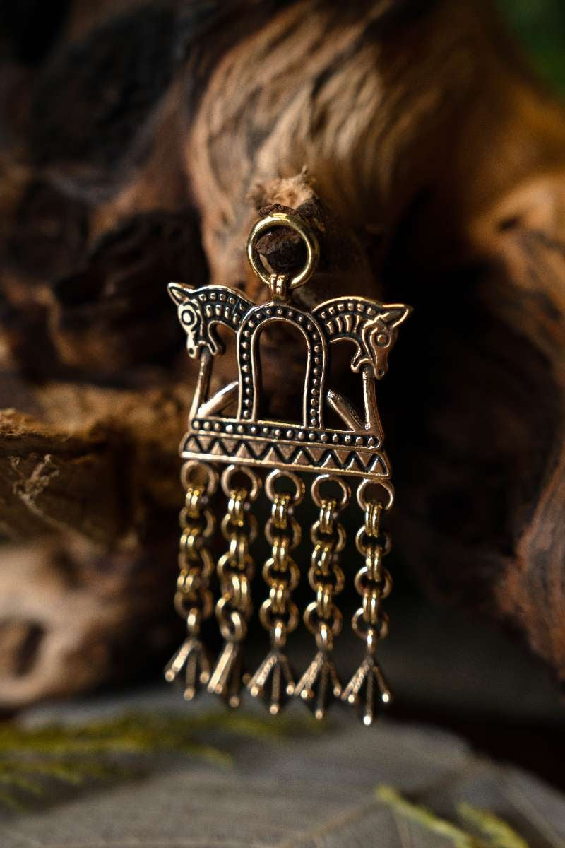 Ciondolo vichingo a forma di cavallo Staraya Ladoga, bronzo