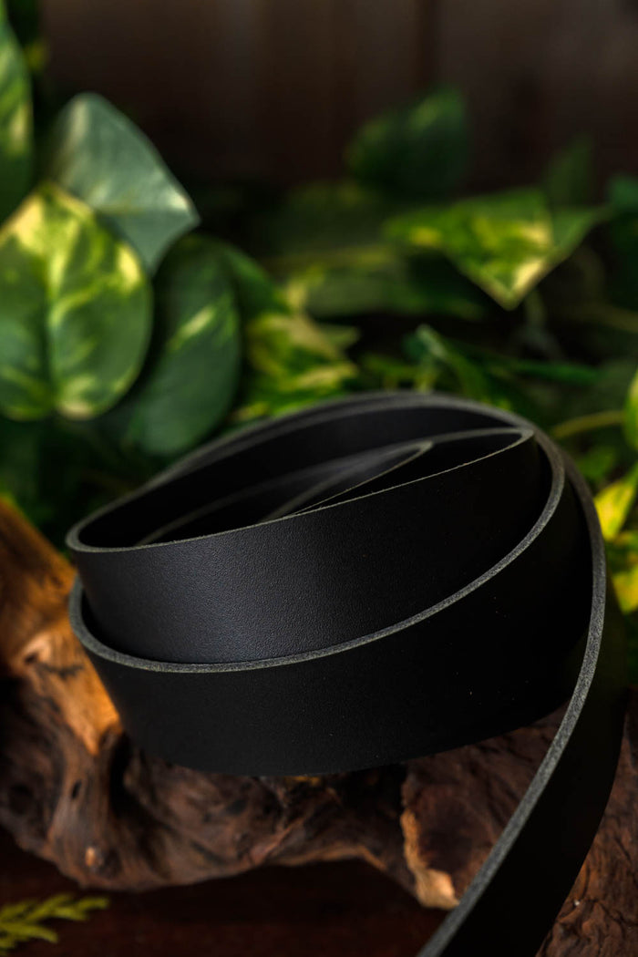 Leather belt 30 mm / 130-140 cm black