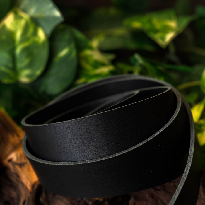 Leather belt 30 mm / 130-140 cm black