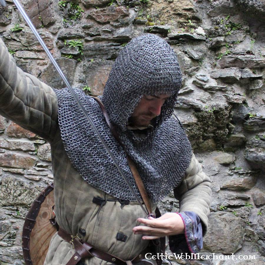 Chainmail coif with square neck, flat rings – wedge-shaped nails, 8 mm