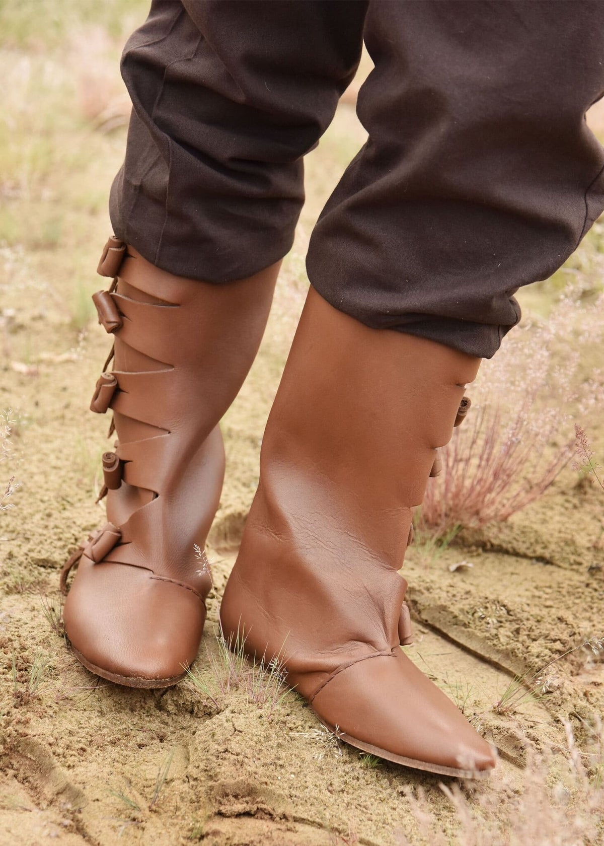 Viking boots with toggles, brown