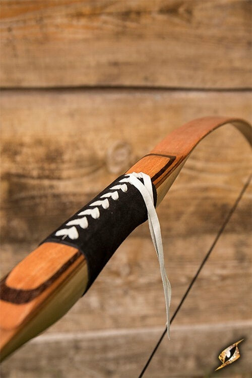 Longbow, light wood, 24-26 lbs