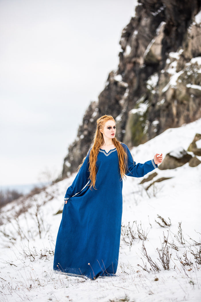 Early medieval dress Aelswith, blue