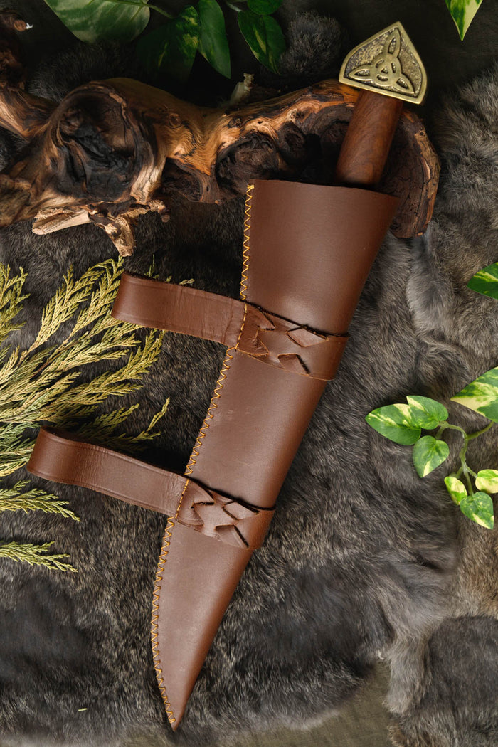 Triquetra seax with wooden handle, semi-sharp
