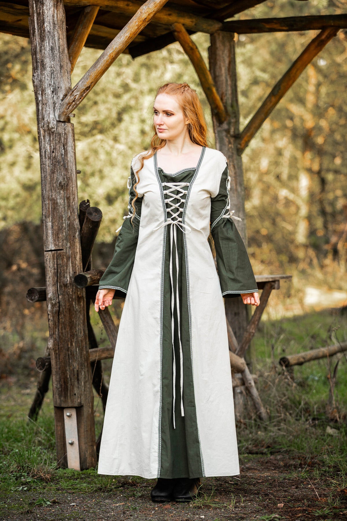 Medieval dress Serena, green
