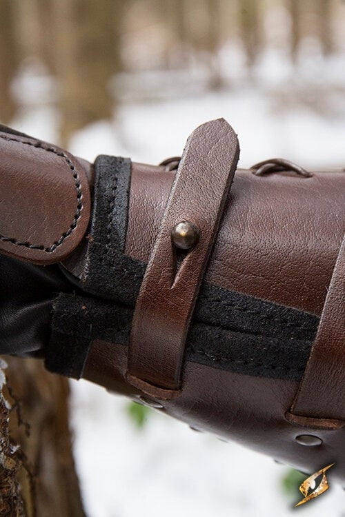 Leather gauntlet, Right hand