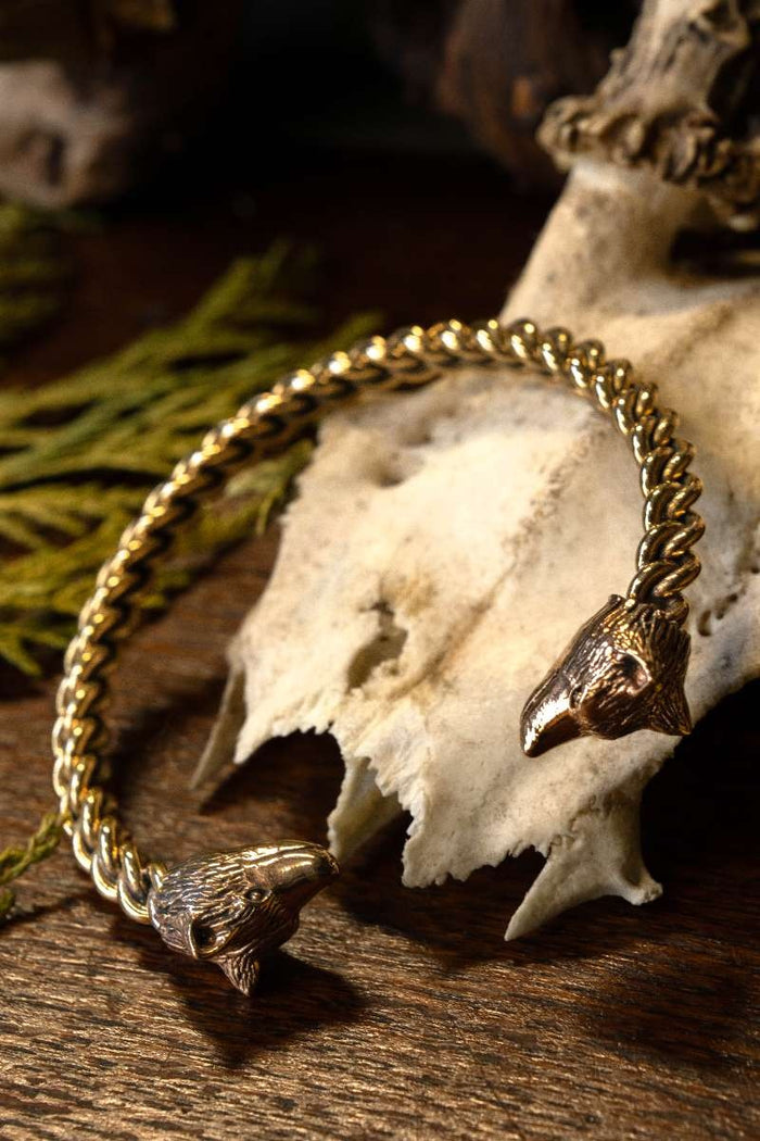 Bracelet with wolf heads, bronze