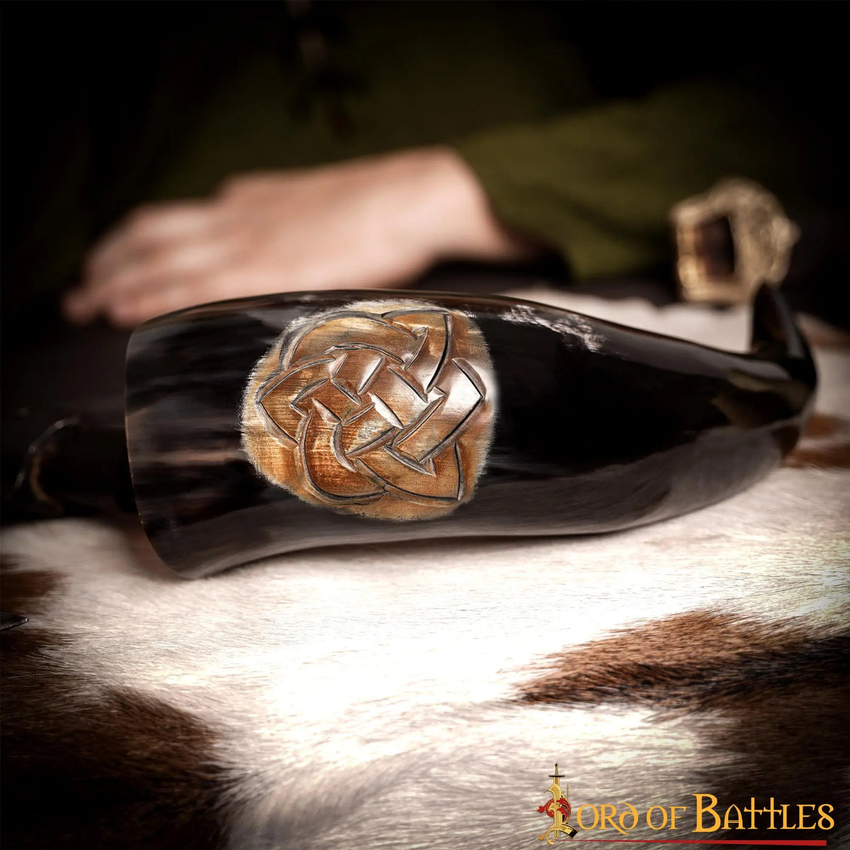 Celtic drinking horn with knot motif, 300-500 ml