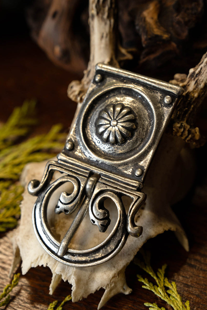 Boucle romaine avec plaque de boucle du Ier siècle apr. J.-C., argentée